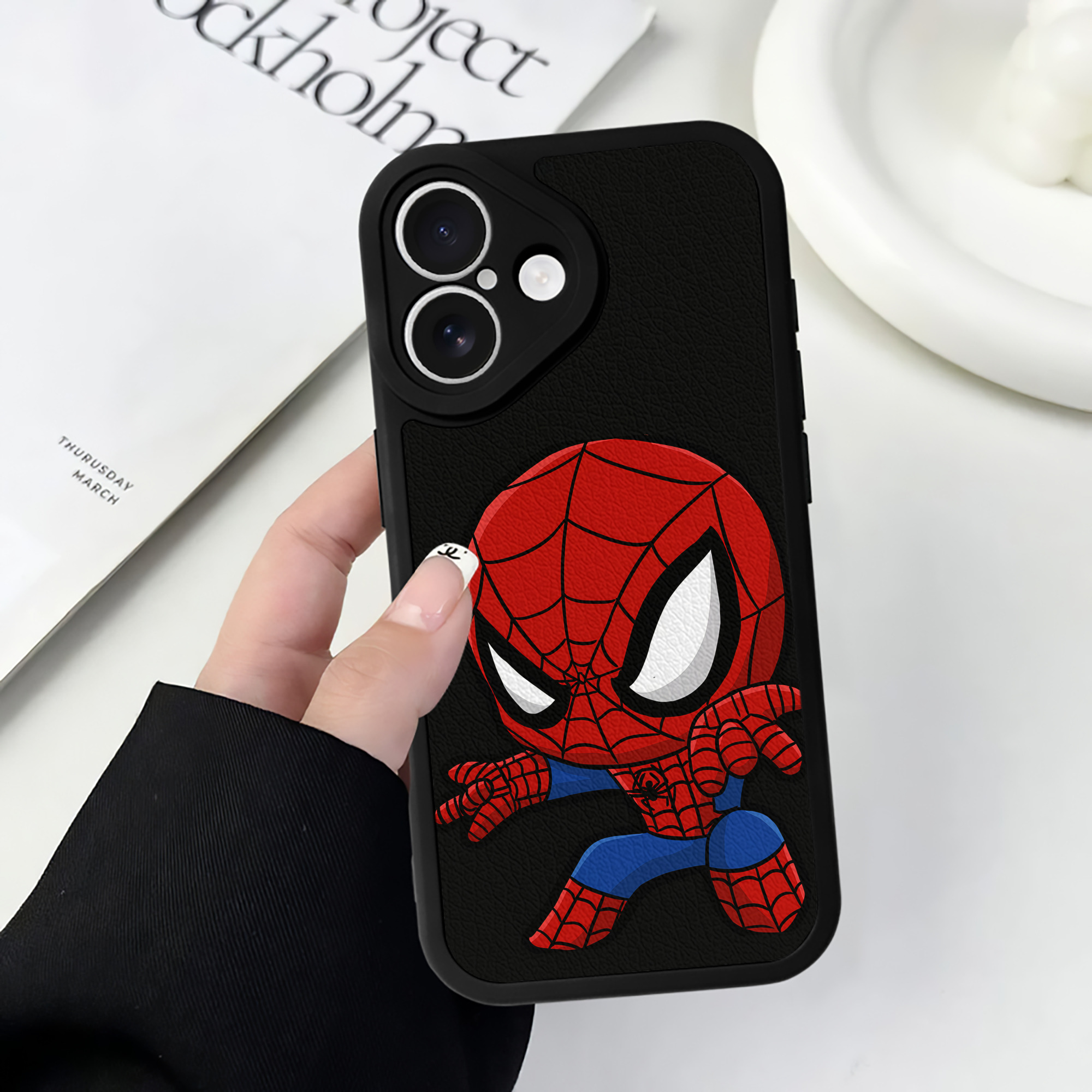 （画像用） Spider Man スパイダーマン 【iPhone 16シリーズ対応】シリコンスマホケース（レザー調） 材質：シリコン